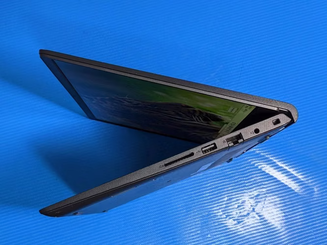 LAPTOP DELL VOSTRO 3420 / CORE i7 12va / 16GB RAM / 512GB - Imagen 4