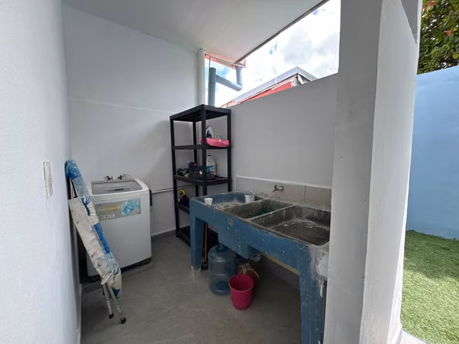 Se vende casa remodelada en la Centroamérica, ml