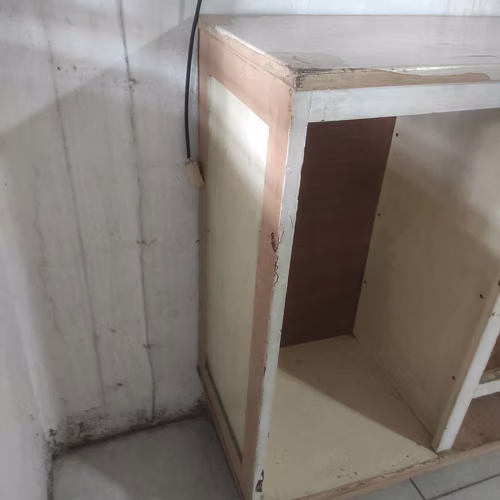 Ropero de madera y plycem (usado) - Imagen 6