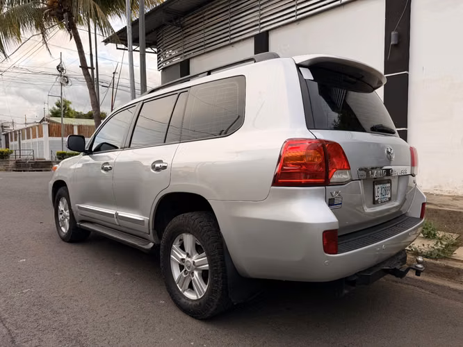 TOYOTA LAND CRUISER VX 