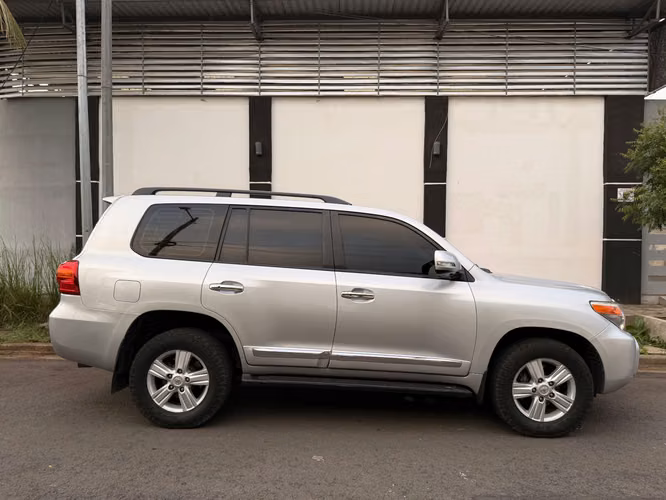 TOYOTA LAND CRUISER VX 