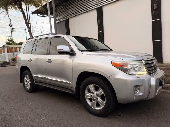 TOYOTA LAND CRUISER VX 
