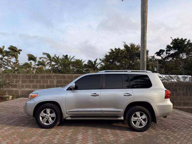 TOYOTA LAND CRUISER VX 