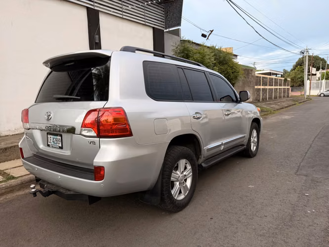 TOYOTA LAND CRUISER VX 