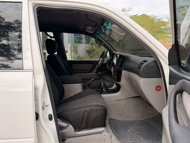 TOYOTA LAND CRUISER 