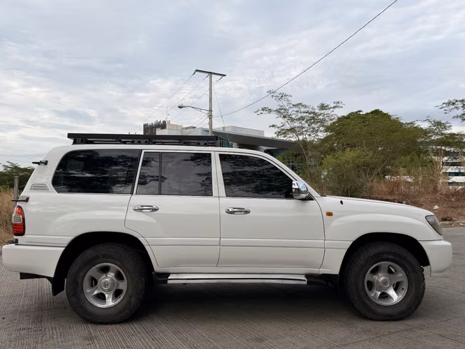 TOYOTA LAND CRUISER 