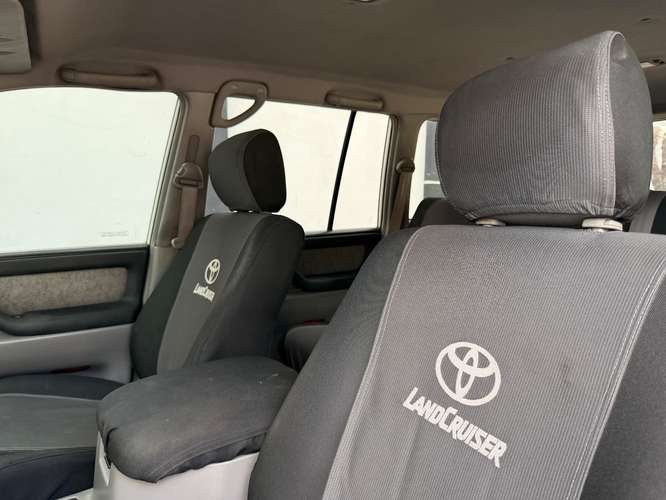 TOYOTA LAND CRUISER 