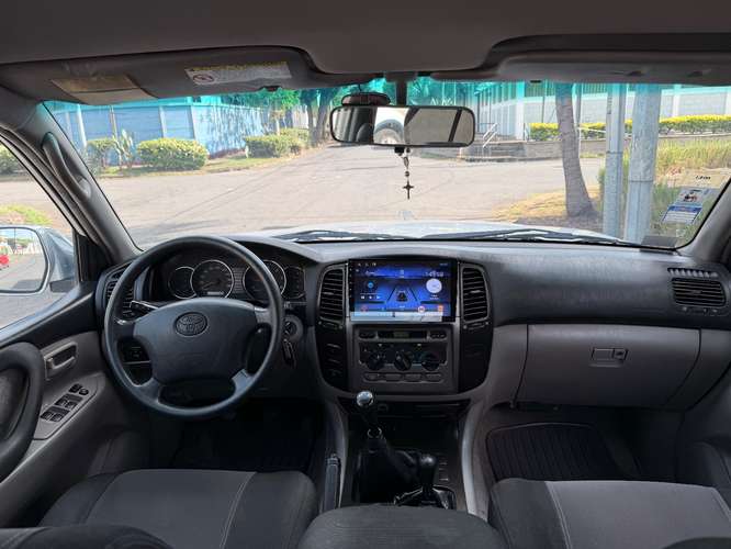 TOYOTA LAND CRUISER 