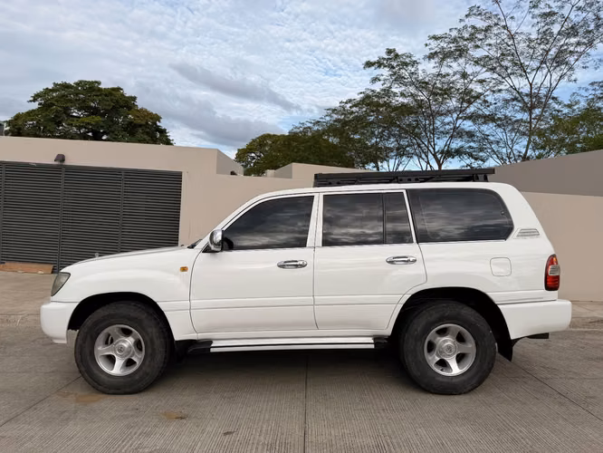 TOYOTA LAND CRUISER 