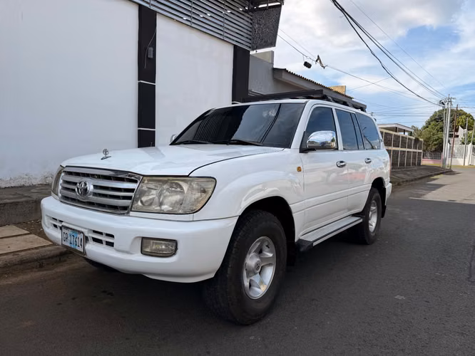 TOYOTA LAND CRUISER 