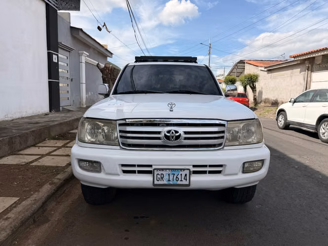 TOYOTA LAND CRUISER 