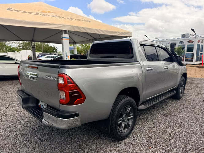 TOYOTA HILUX SR AÑO 2021 - Imagen 2
