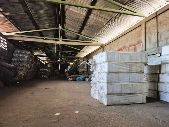 LL-¡Gran Oportunidad en el Corazón del Comercio! Se Renta Local/ Bodega de 390 m² en el Mercado Oriental - Imagen 2