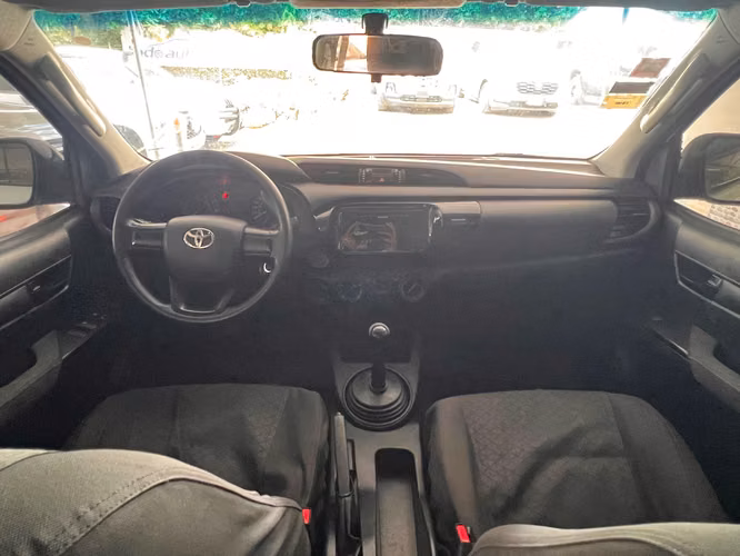 TOYOTA HILUX AÑO 2023 - Imagen 5