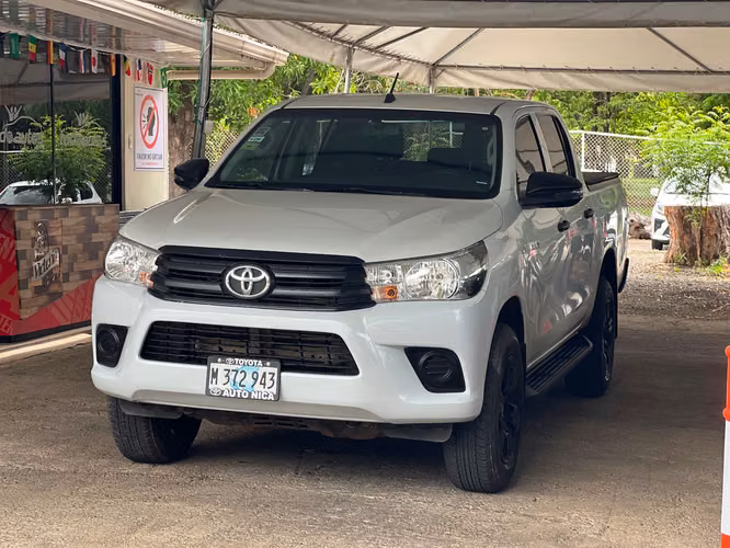 TOYOTA HILUX AÑO 2023 - Imagen 2