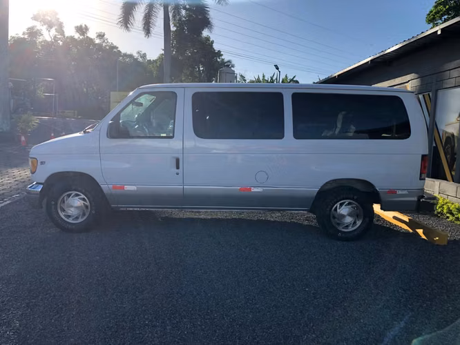 Ford E150 2000