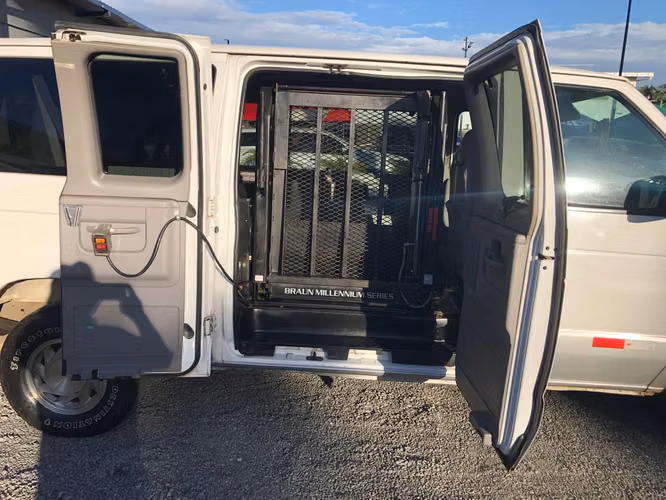 Ford E150 2000
