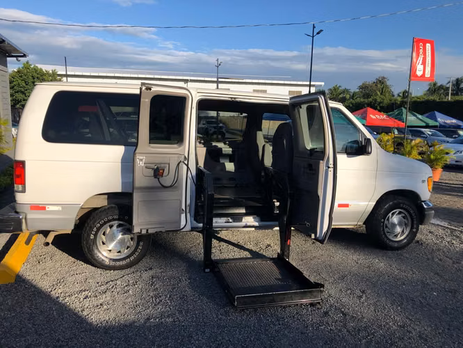 Ford E150 2000