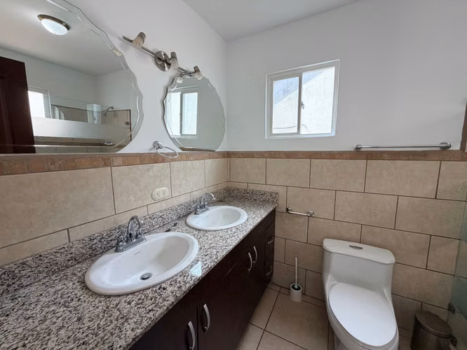  HERMOSA CASA AMUEBLADA EN RENTA – LAS COLINAS - Imagen 8