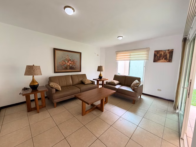  HERMOSA CASA AMUEBLADA EN RENTA – LAS COLINAS - Imagen 2