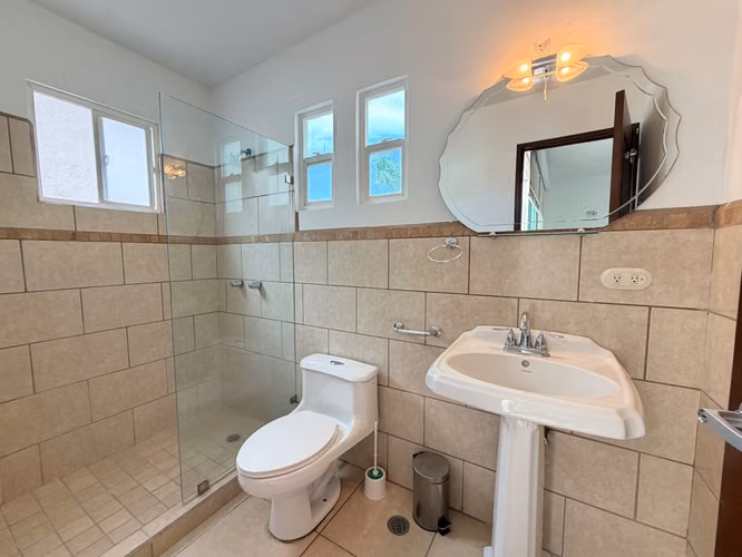  HERMOSA CASA AMUEBLADA EN RENTA – LAS COLINAS - Imagen 10