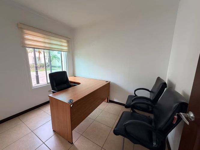  HERMOSA CASA AMUEBLADA EN RENTA – LAS COLINAS - Imagen 3