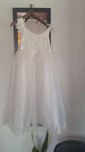 Vestido Blanco  elegante con escajes y falda de tul  - Imagen 1