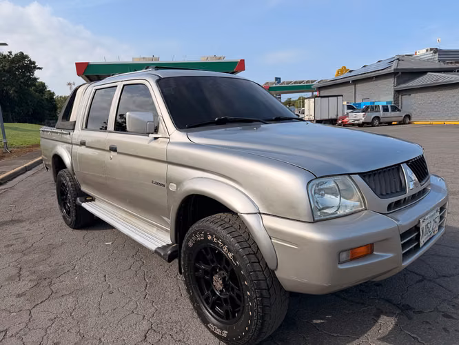 Vendo camioneta Mitsubishi L200 año 2006 - Imagen 2