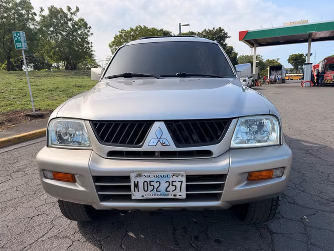 Vendo camioneta Mitsubishi L200 año 2006 - Imagen 6