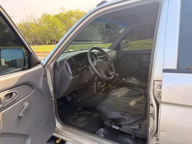 Vendo camioneta Mitsubishi L200 año 2006 - Imagen 7