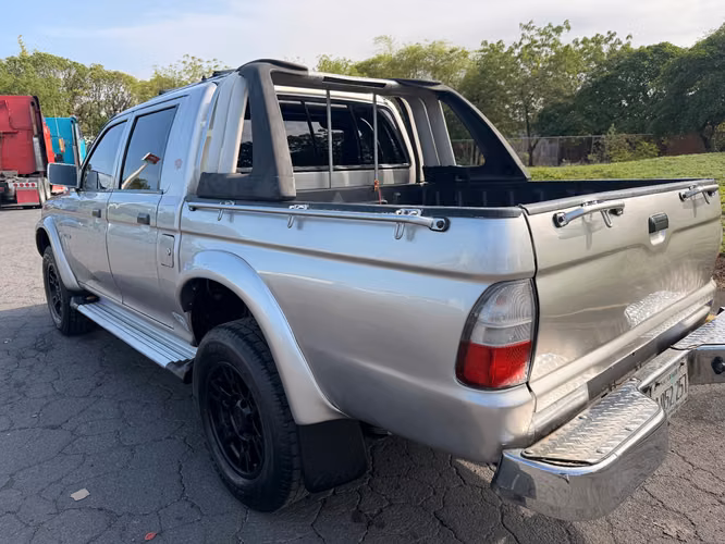 Vendo camioneta Mitsubishi L200 año 2006 - Imagen 3