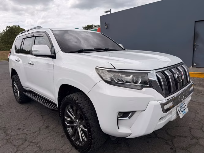 Vendo camioneta Toyota Land Cruiser Prado TXL año 2012