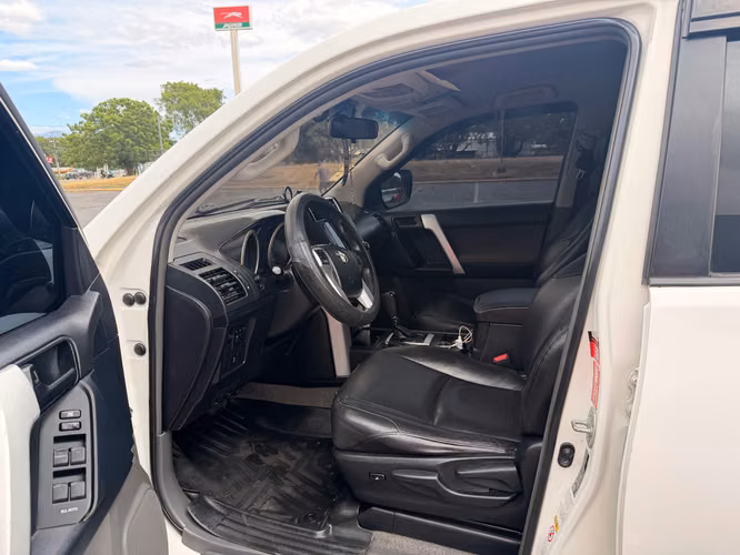 Vendo camioneta Toyota Land Cruiser Prado TXL año 2012 - Imagen 7