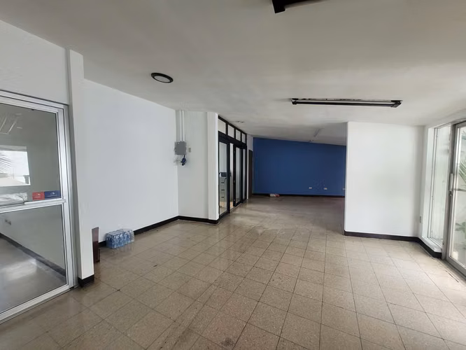Local comercial en venta cerca a Metrocentro. 