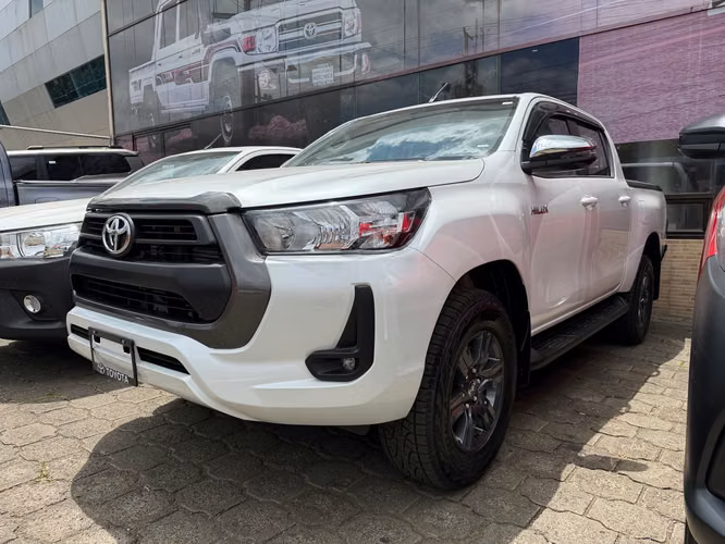Hilux 2027 NUEVA DE PAQUETE Mecanica 4x4 Intermedia  - Imagen 12