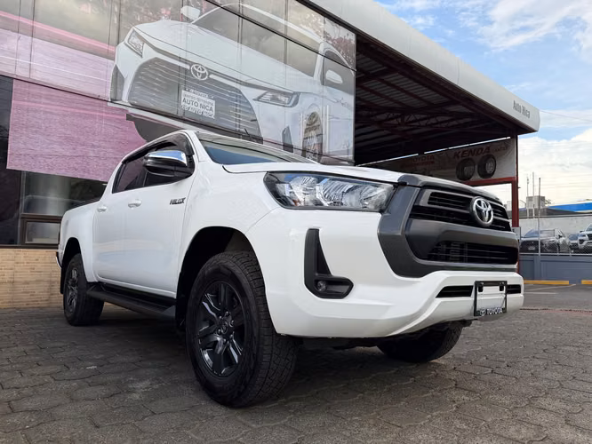 Hilux 2027 NUEVA DE PAQUETE Mecanica 4x4 Intermedia  - Imagen 1