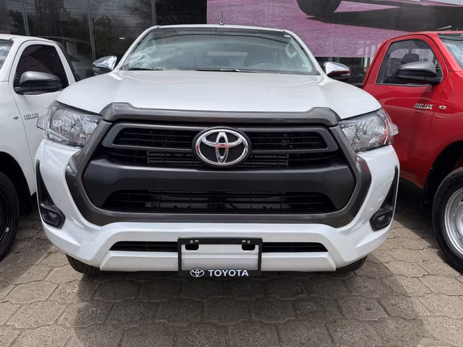 Hilux 2027 NUEVA DE PAQUETE Mecanica 4x4 Intermedia  - Imagen 11