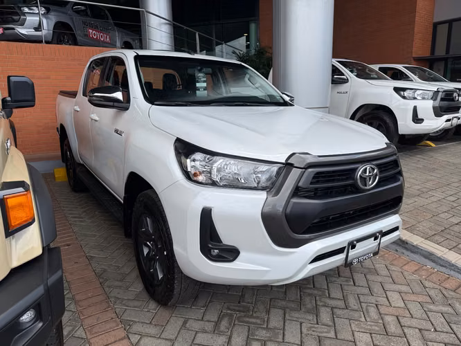 Hilux 2026 NUEVA DE PAQUETE Mecanica 4x4 Intermedia 
