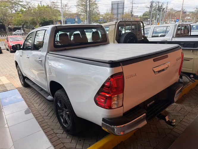 Hilux 2026 NUEVA DE PAQUETE Mecanica 4x4 Intermedia  - Imagen 2