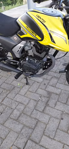 Motor nítido. Moto vento rayder 2026