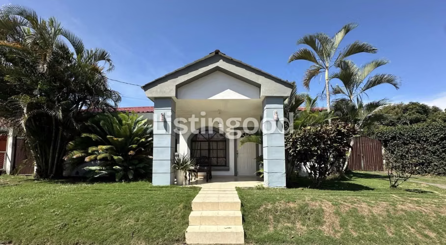 HERMOSA CASA CON PISCINA EN CARRETERA MASAYA