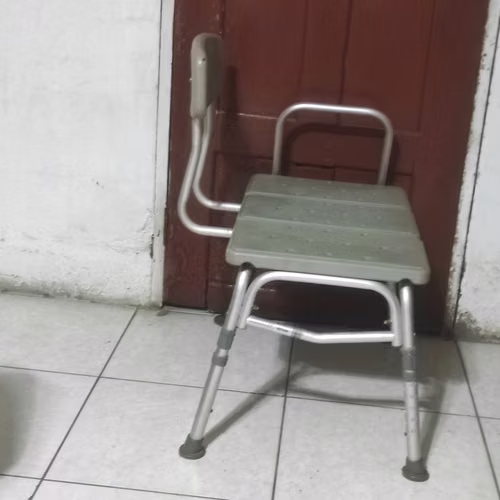 Silla de ducha para adulto mayor con respaldo y altura ajustable - Imagen 3