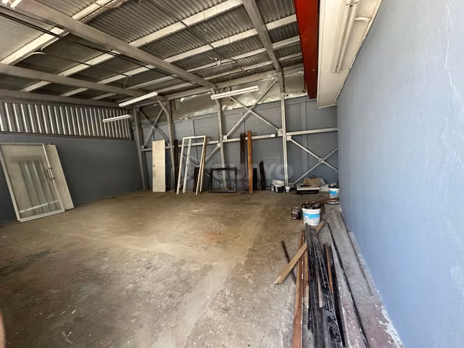 Warehouse for rent in Las Colinas