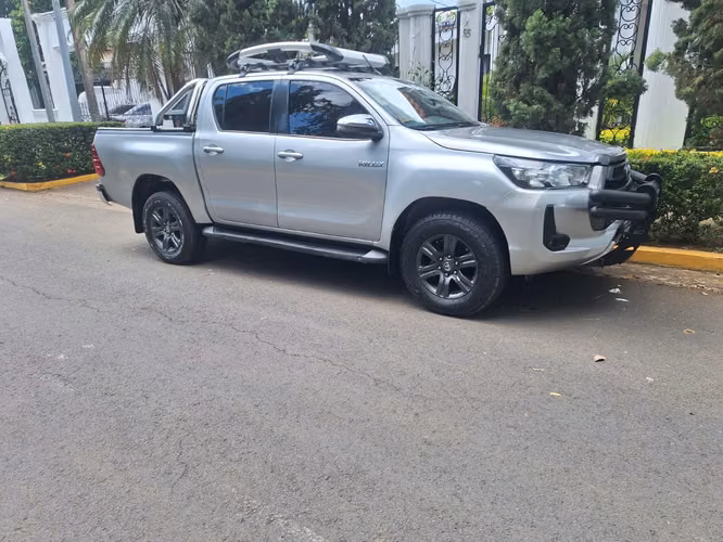 Disponible Hilux Sr 2022 - Imagen 2