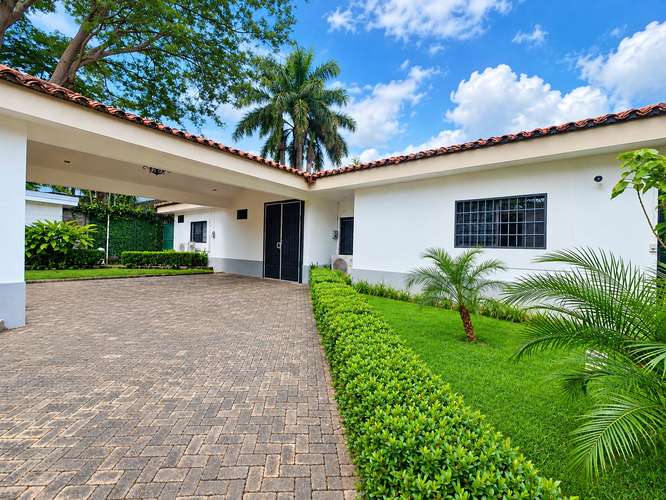 Hermosa Casa en Renta en Santo Domingo