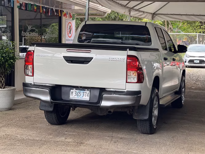 Toyota Hilux año 2023-Manual  - Imagen 5