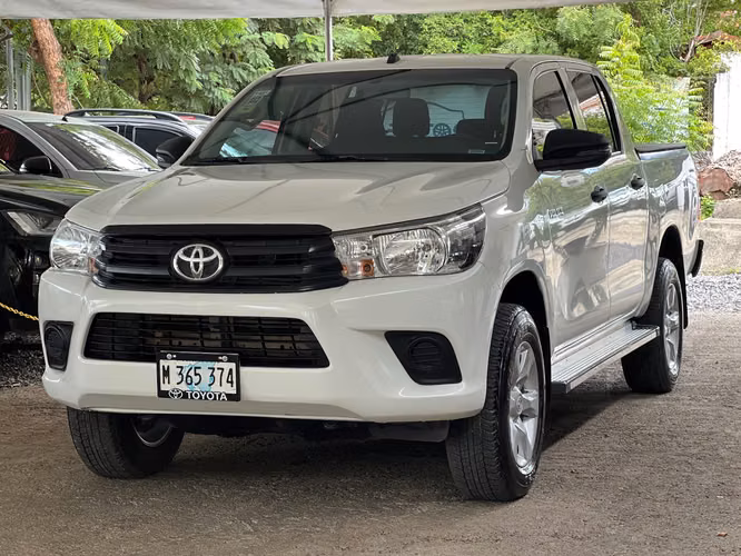 Toyota Hilux año 2023-Manual  - Imagen 2