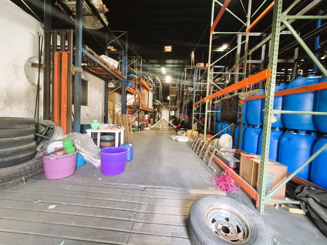 LL-¡Gran Oportunidad en el Corazón del Comercio! Se Renta Bodega de 1,930 m² en Carretera Norte en la zona del Mercado O - Imagen 3