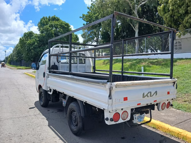 Camion kia, Listo para el trabajo duro...
