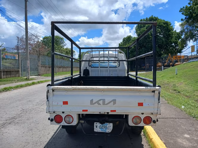 Camion kia, Listo para el trabajo duro...